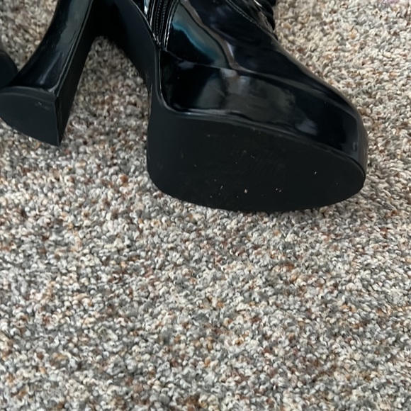 Black costume boots - Picture 4 of 4